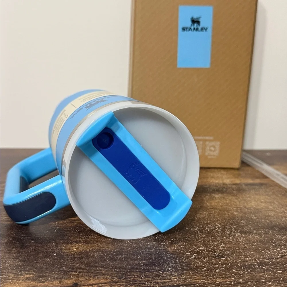 Stanley Sky Blue Quencher H2.0 Flowstate Tumbler with Straw 40oz NEW - Picture 8 of 9
